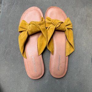 NWOB Jeffrey Campbell Zocalo Slide Sandals Yellow Suede Knotted Size 8
